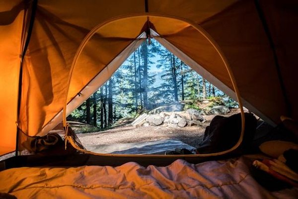 Guide complet pour un week-end naturiste réussi en France : Destinations et conseils